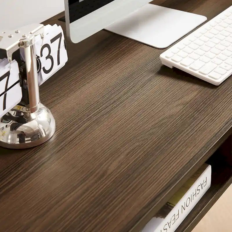 Bureau de style Mid-Century Modern avec ports USB, prise électrique et tiroirs de rangement