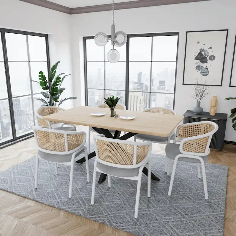 Chaise de salle à manger moderne et élégante avec dossier en rotin et pieds en acier