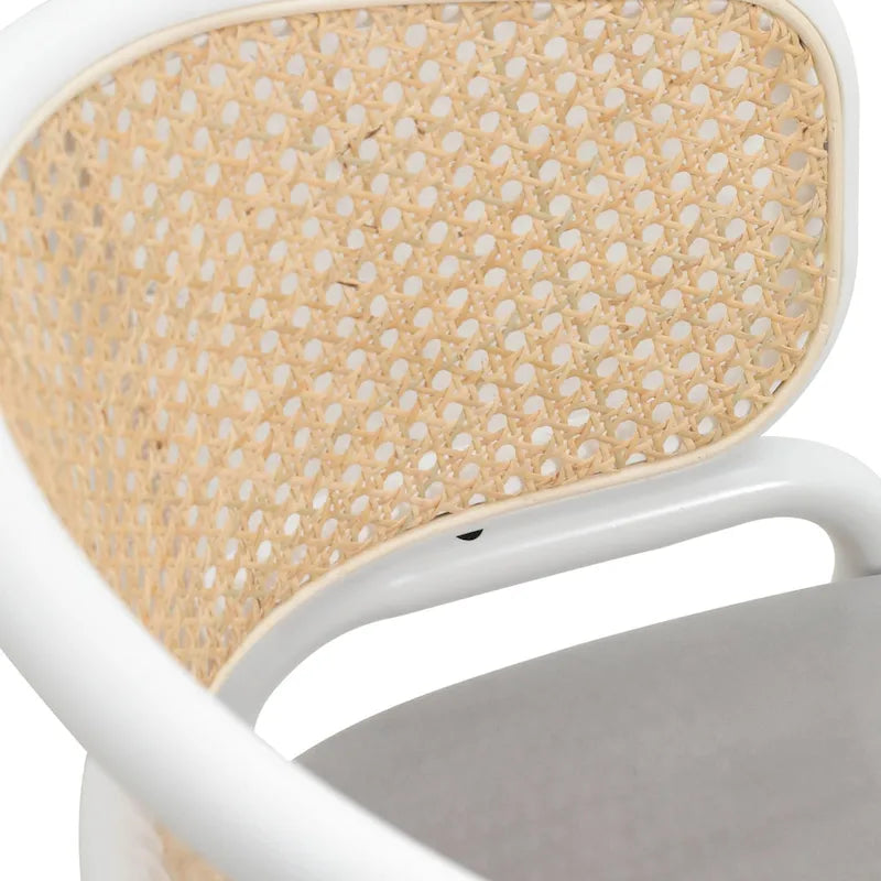 Chaise de salle à manger moderne et élégante avec dossier en rotin et pieds en acier