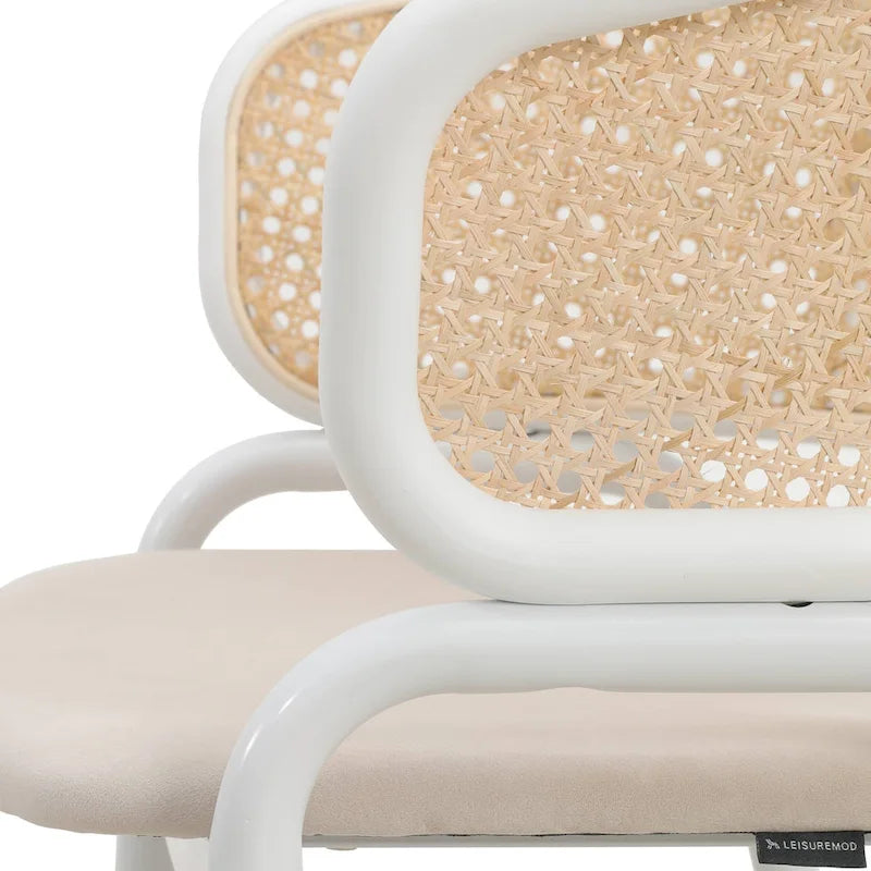 Chaise de salle à manger moderne et élégante avec dossier en rotin et pieds en acier