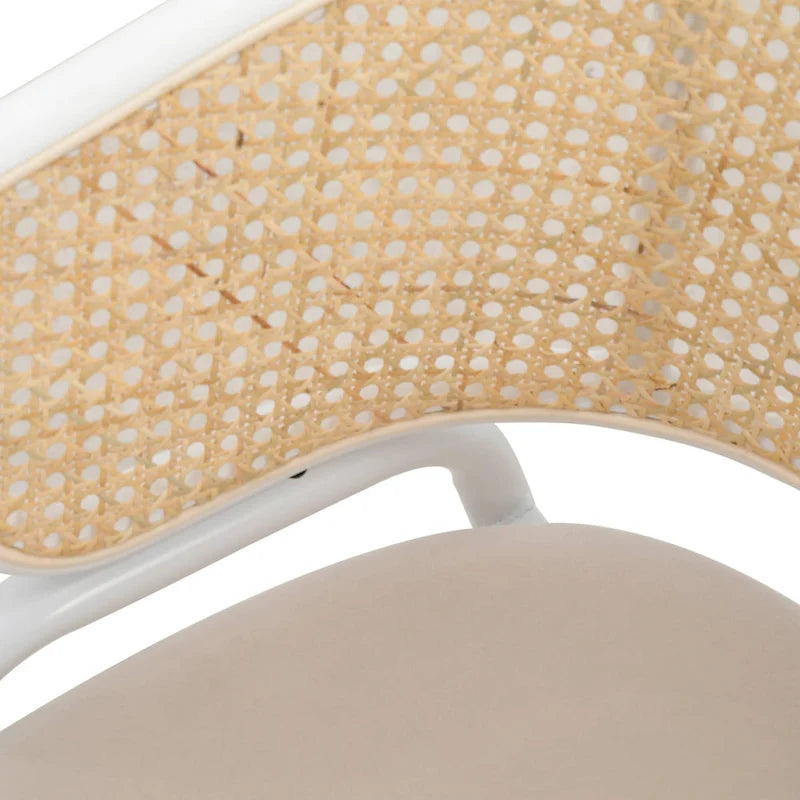 Chaise de salle à manger moderne et élégante avec dossier en rotin et pieds en acier