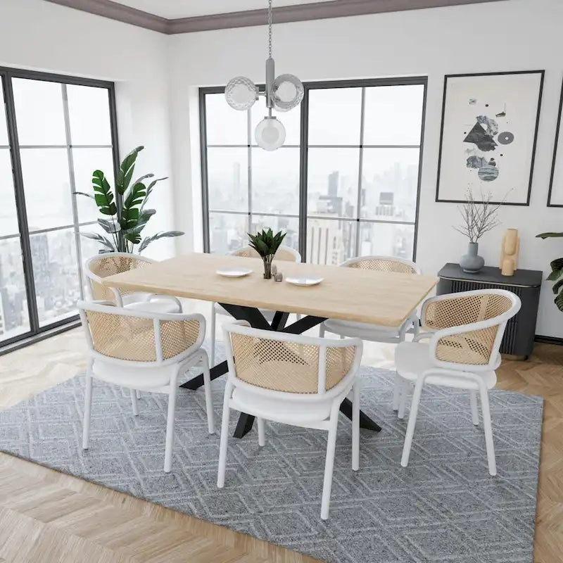 Chaise de salle à manger moderne et élégante avec dossier en rotin et pieds en acier