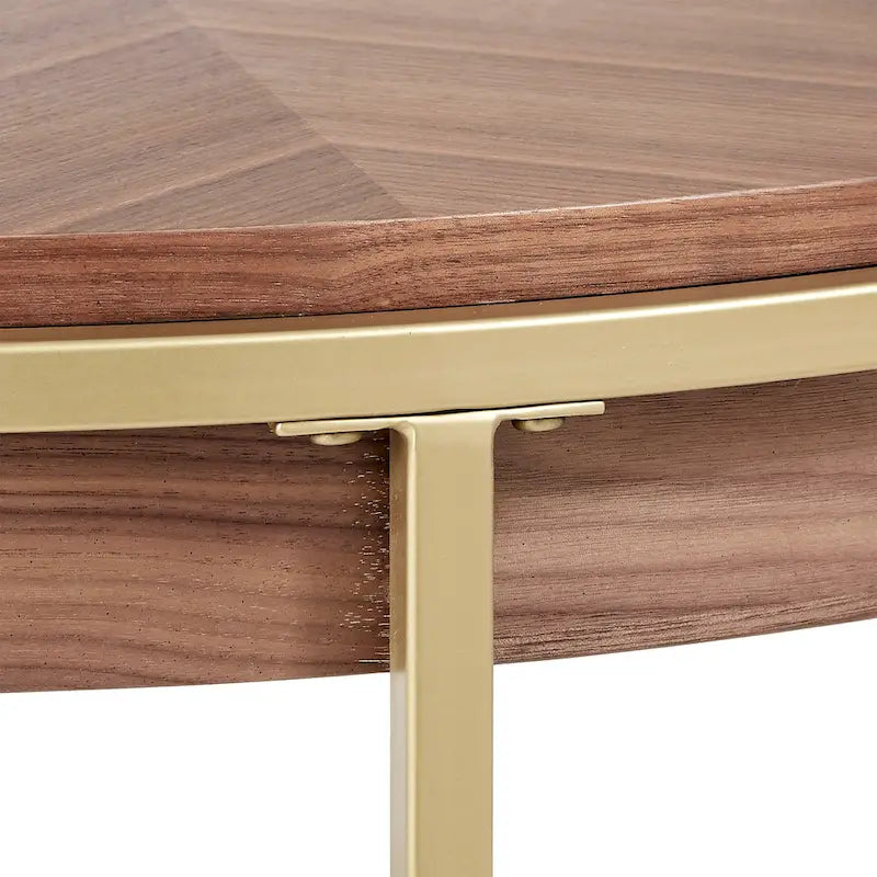 Table basse ronde avec plateau géométrique en placage de noyer et base en métal doré