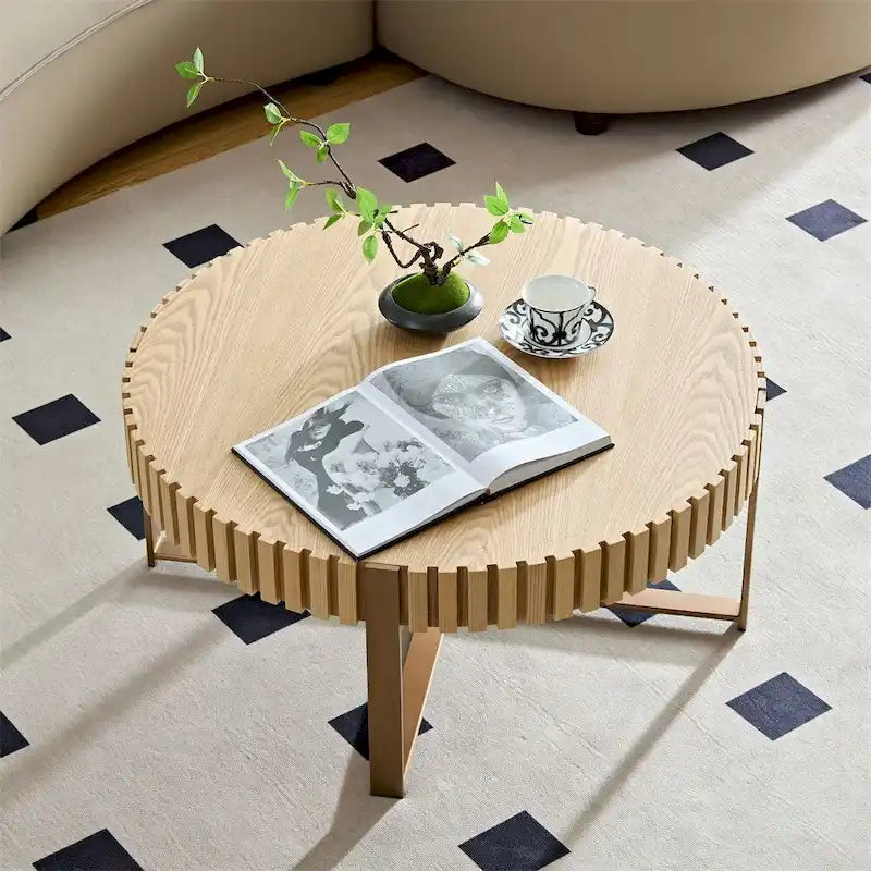 Table basse ronde moderne de 31,5 po avec garniture en bois latté et pieds en métal