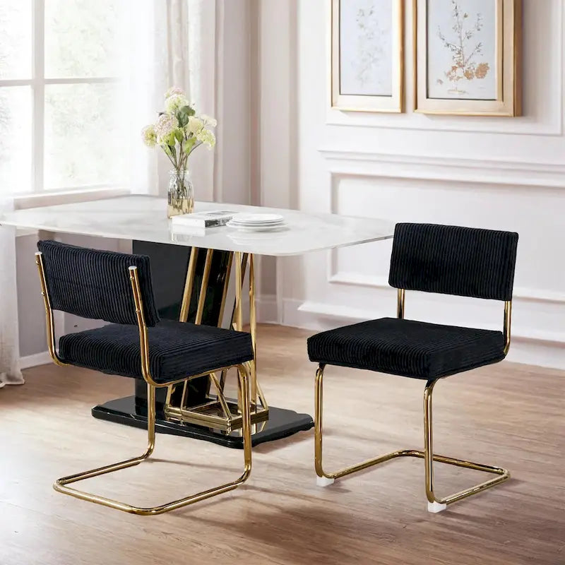 Chaise de salle à manger moderne en velours côtelé avec piètement en métal doré et capitonnage cannelé