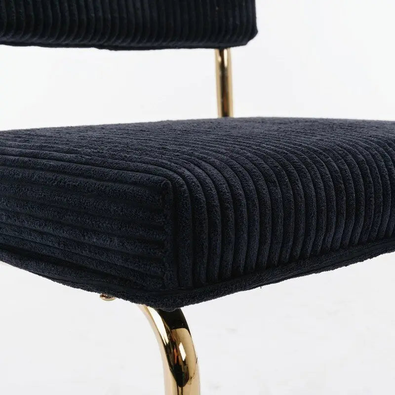 Chaise de salle à manger moderne en velours côtelé avec piètement en métal doré et capitonnage cannelé