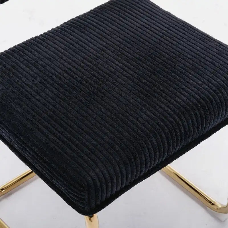 Chaise de salle à manger moderne en velours côtelé avec piètement en métal doré et capitonnage cannelé